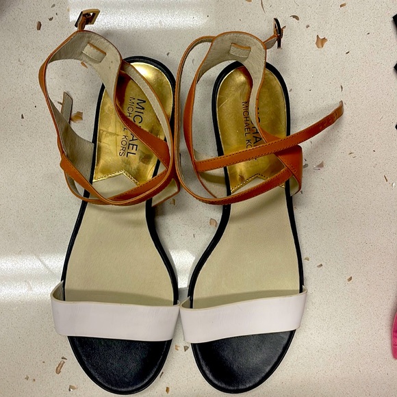 🆕Michael Kors criss cross ankle strap leather low platform wedge sandals NWOT - Picture 2 of 9